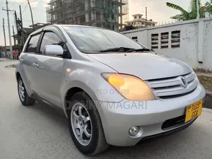 Toyota IST 2004 Silver