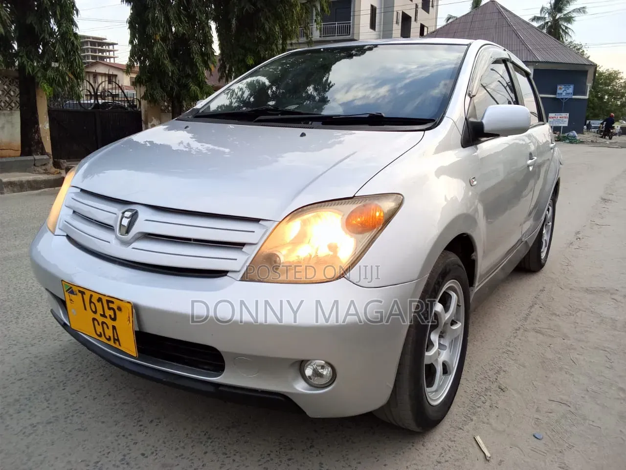 Toyota IST 2004 Silver