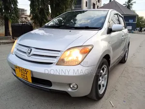 Toyota IST 2004 Silver