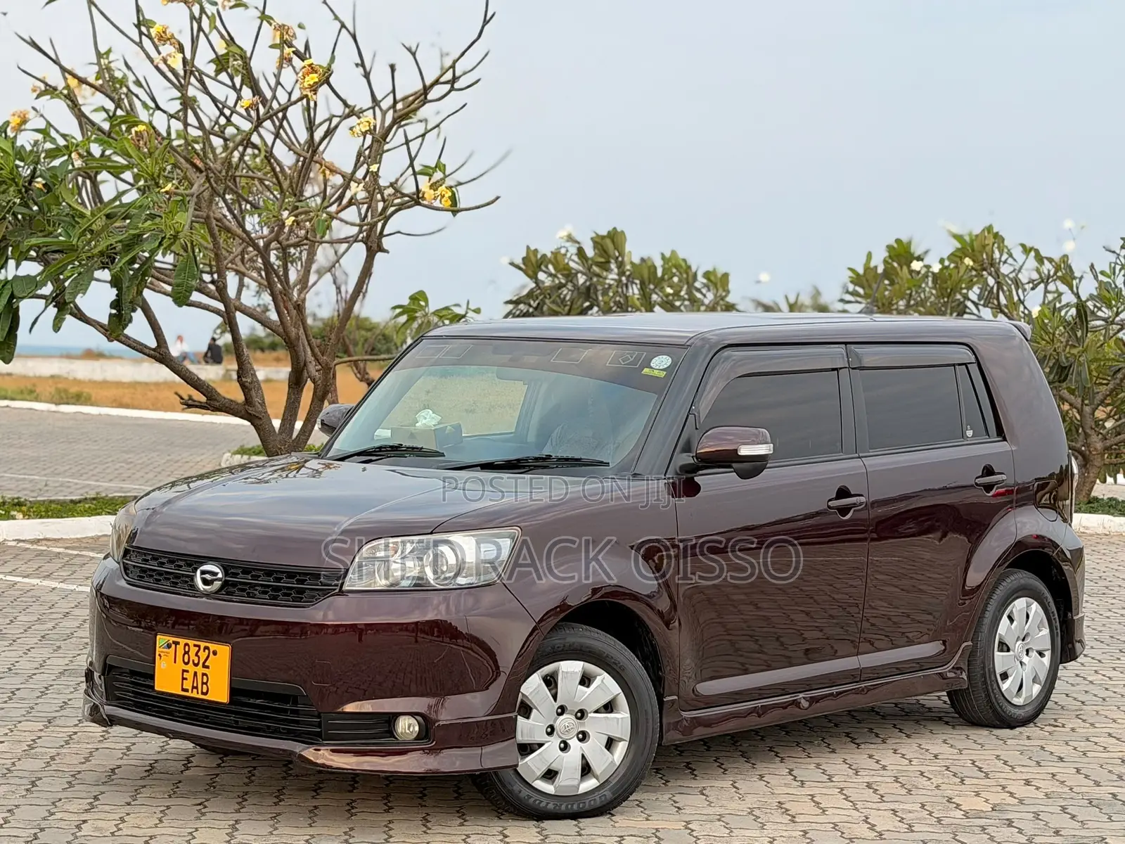 Toyota Corolla Rumion 2010 Maroon