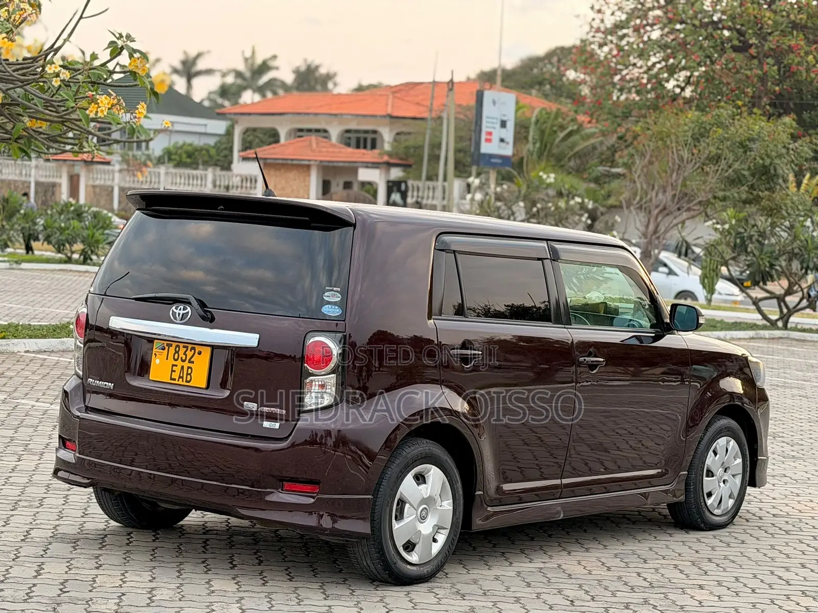 Toyota Corolla Rumion 2010 Maroon