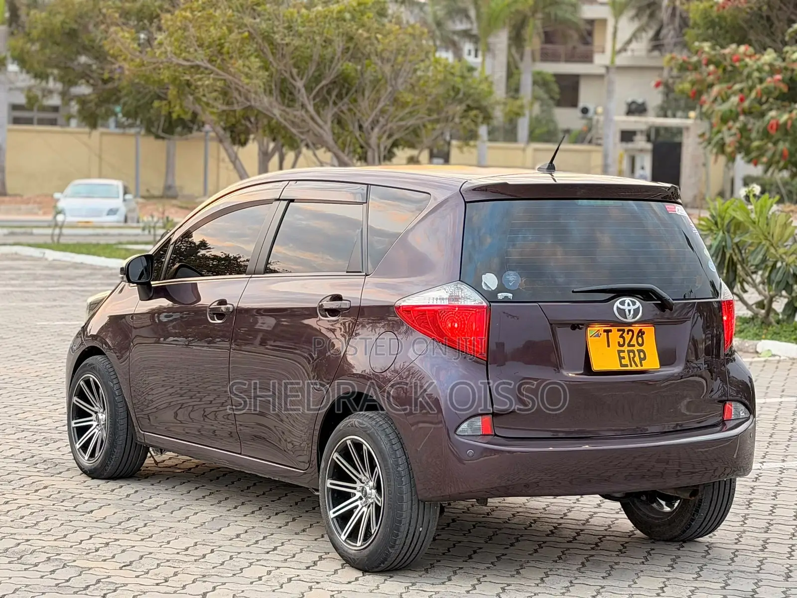 Toyota Ractis 2012 Maroon