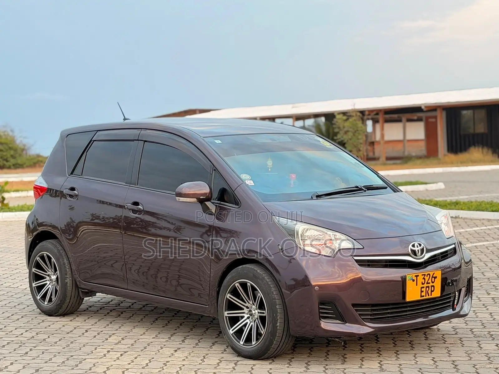Toyota Ractis 2012 Maroon