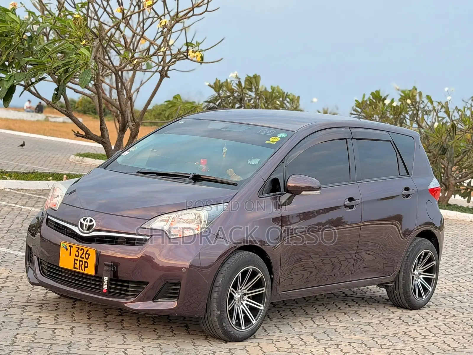 Toyota Ractis 2012 Maroon