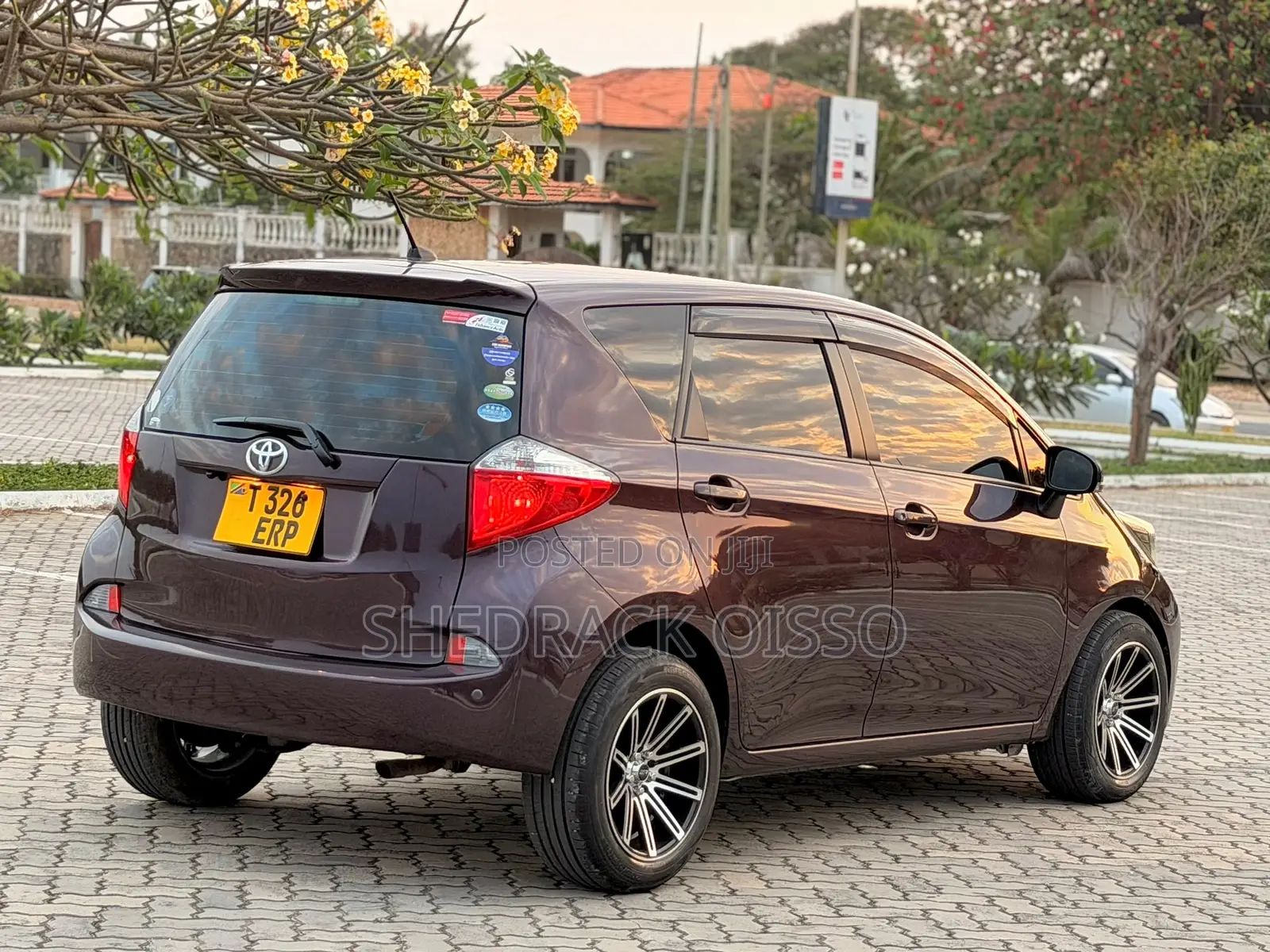 Toyota Ractis 2012 Maroon