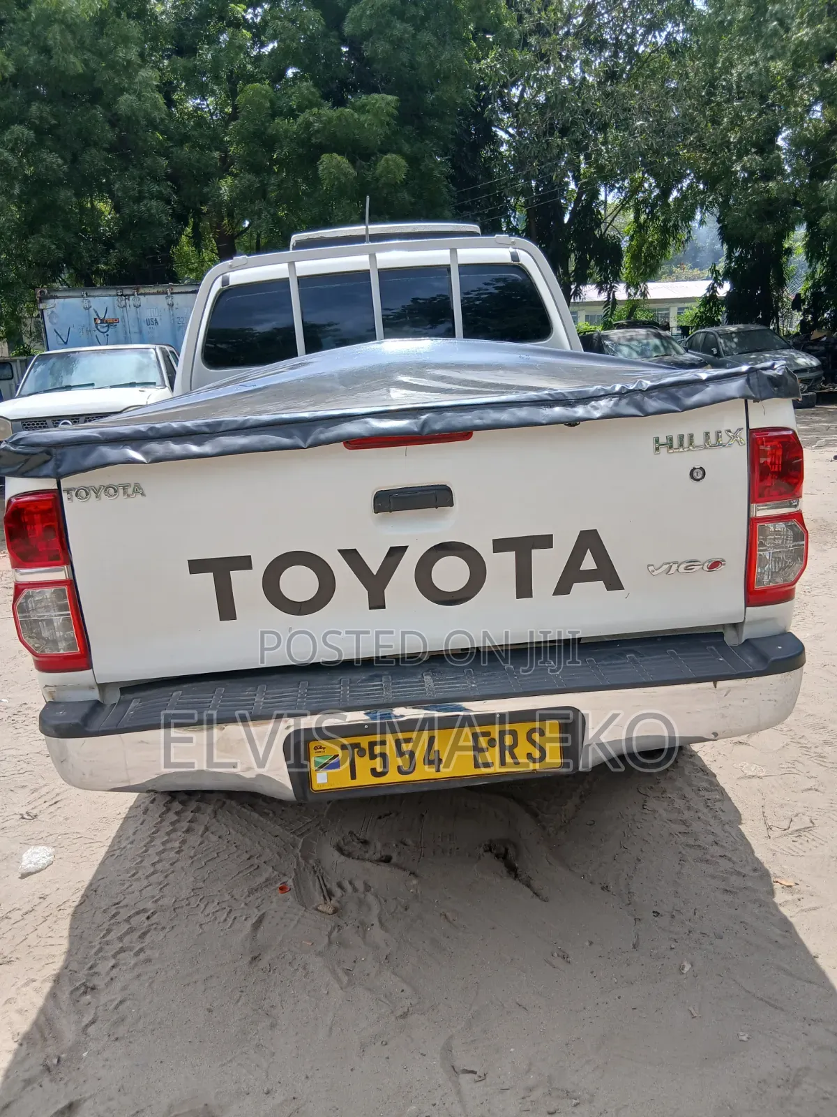 Toyota Hilux 2.5 D-4D 4X4 SRX 2011 White