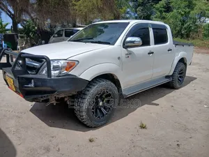 Toyota Hilux 2.5 D-4D 4X4 SRX 2011 White