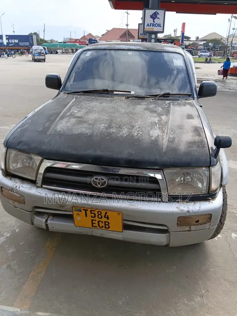 Toyota Hilux Surf 2002 Black