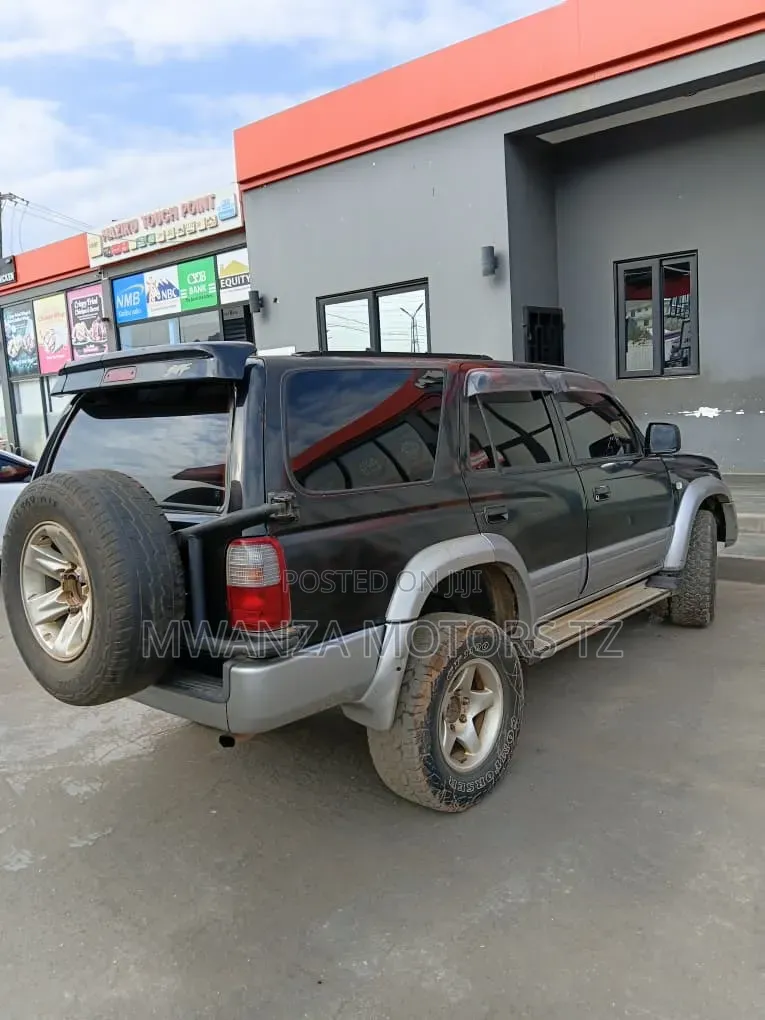 Toyota Hilux Surf 2002 Black