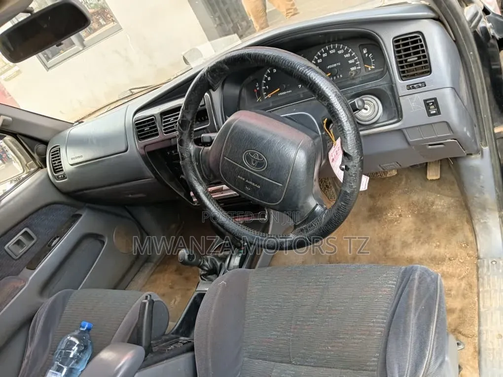 Toyota Hilux Surf 2002 Black