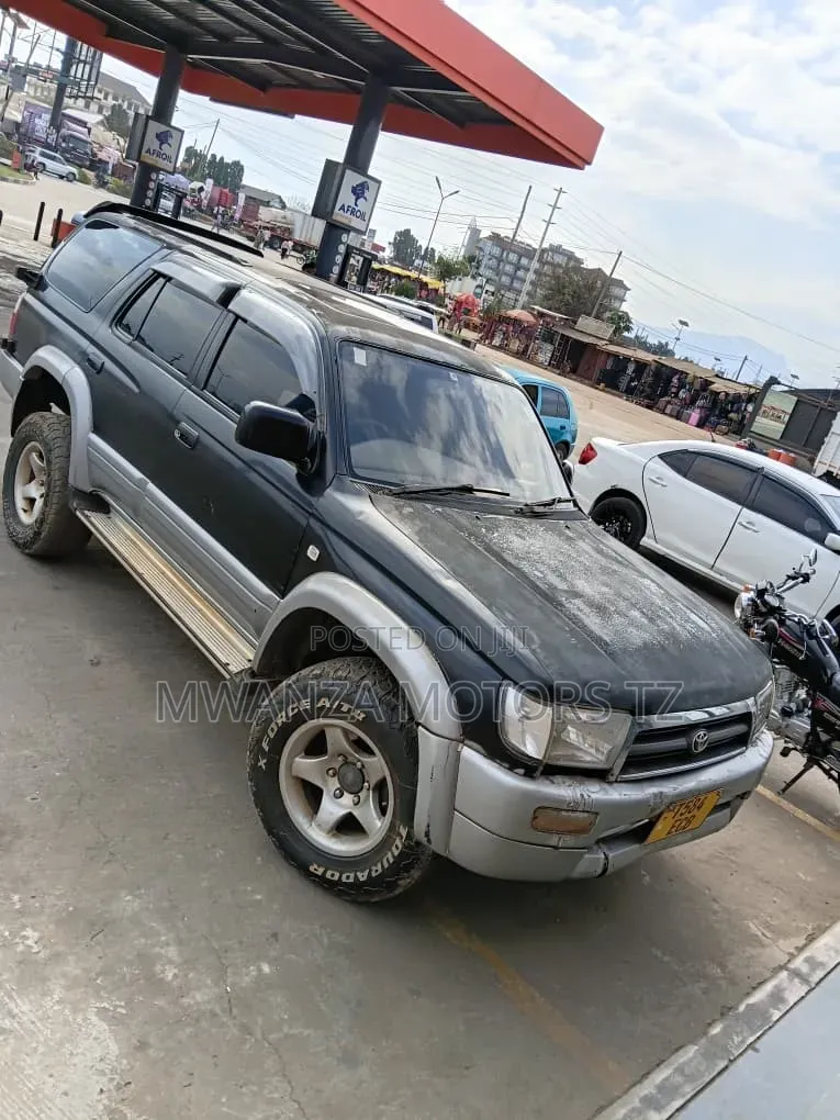 Toyota Hilux Surf 2002 Black