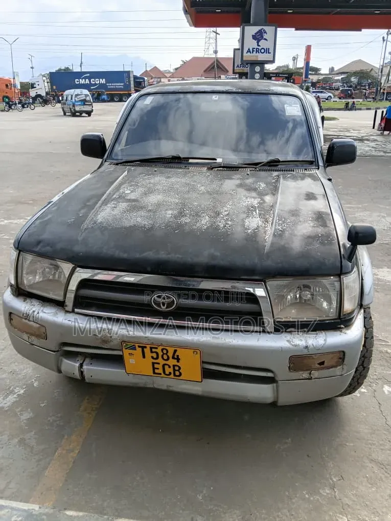 Toyota Hilux Surf 2002 Black