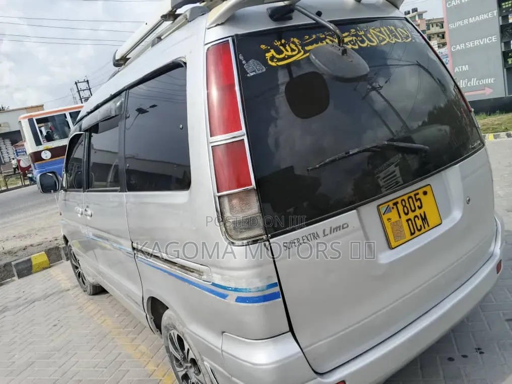 Toyota TownAce Noah 2000 Silver