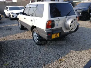 Toyota RAV4 1997 White