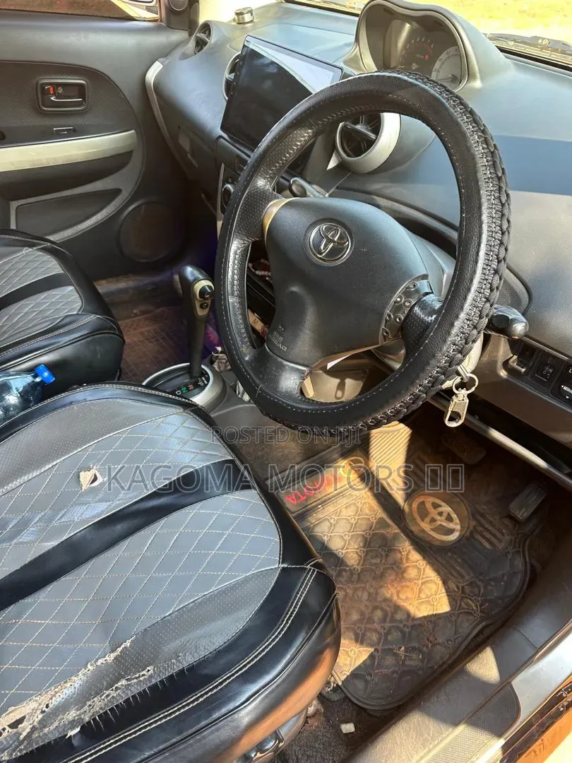Toyota IST 2004 Gold