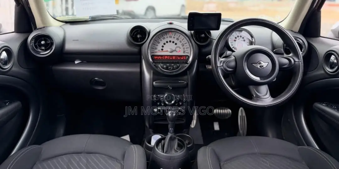 Mini Cooper 2013 Brown