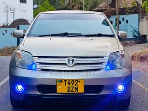 Toyota IST 2005 Silver