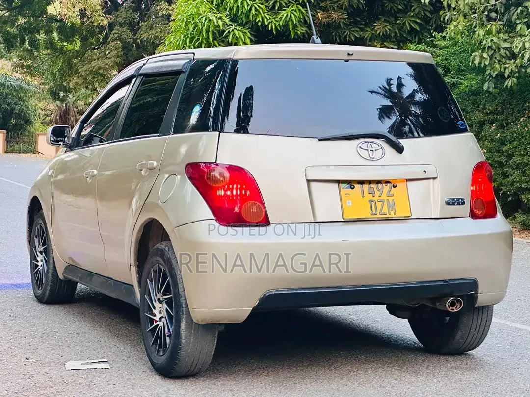 Toyota IST 2005 Silver