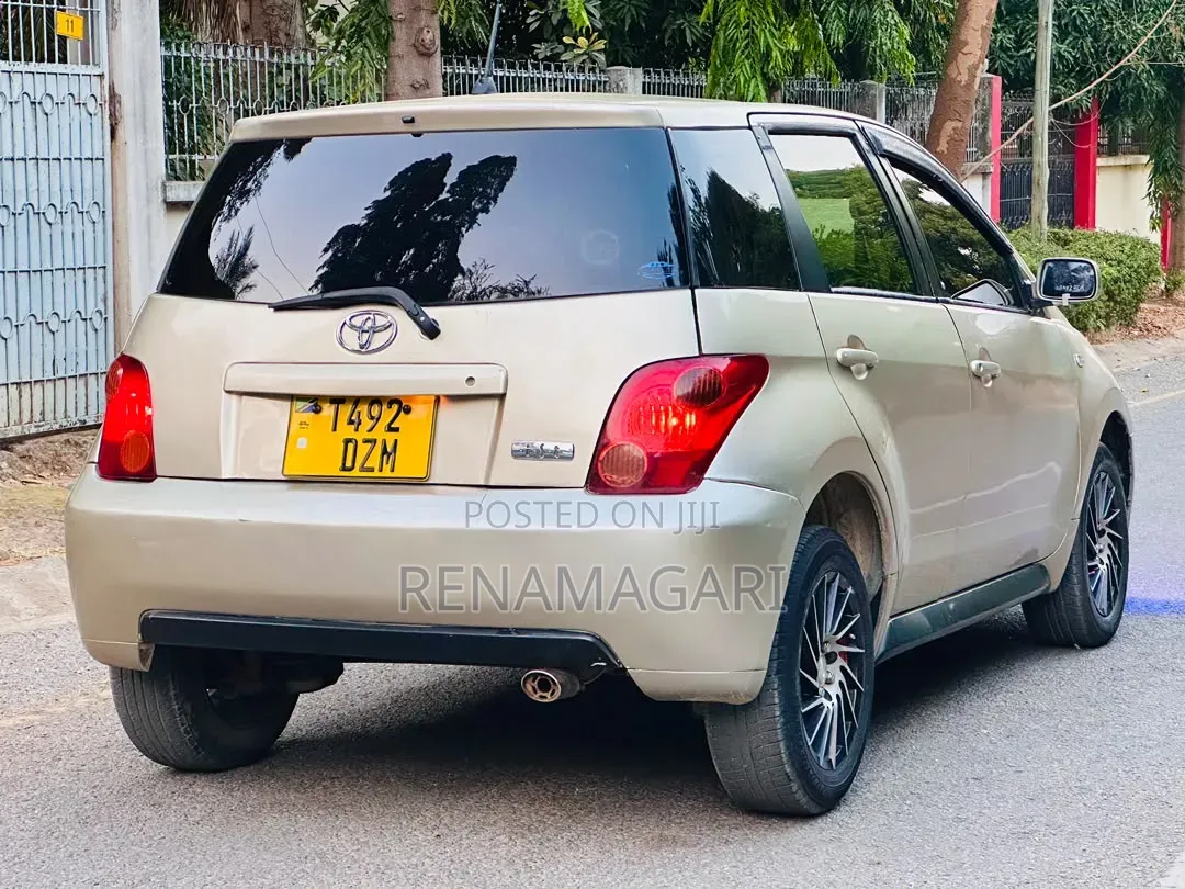 Toyota IST 2005 Silver