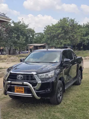 Toyota Hilux 2021 Black