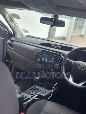 Toyota Hilux 2021 Black
