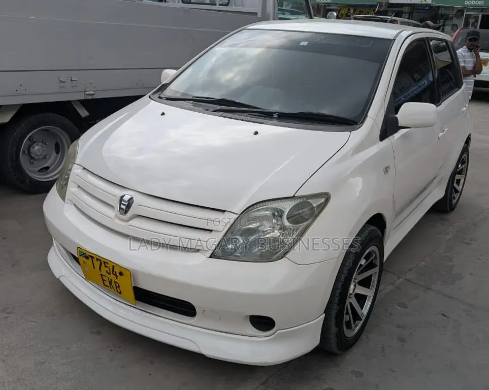 Toyota IST 2004 White