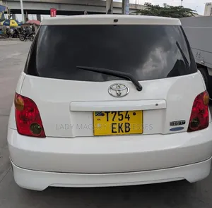 Toyota IST 2004 White