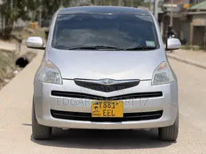 Toyota Ractis 2005 Silver