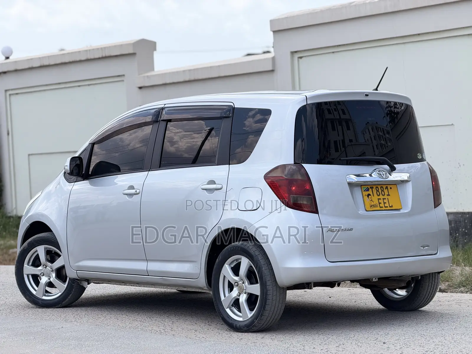 Toyota Ractis 2005 Silver