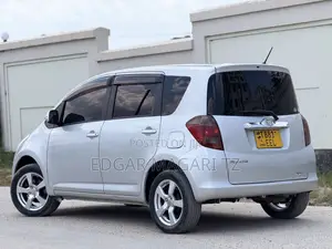 Toyota Ractis 2005 Silver