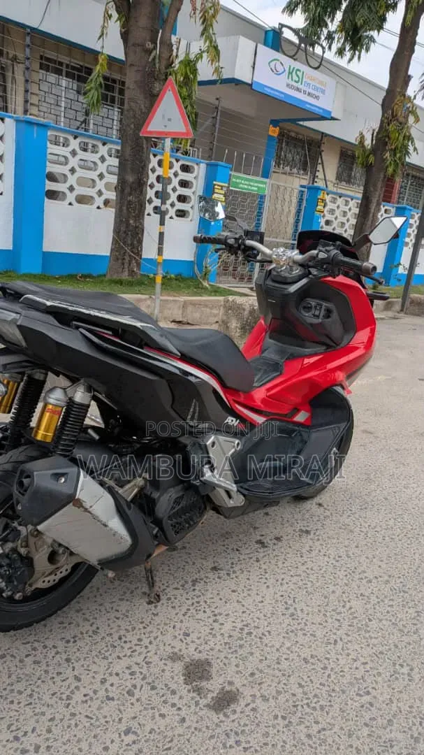 Honda 2025 Red