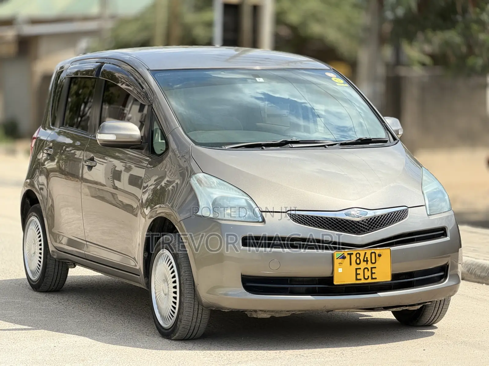Toyota Ractis 2009 Silver
