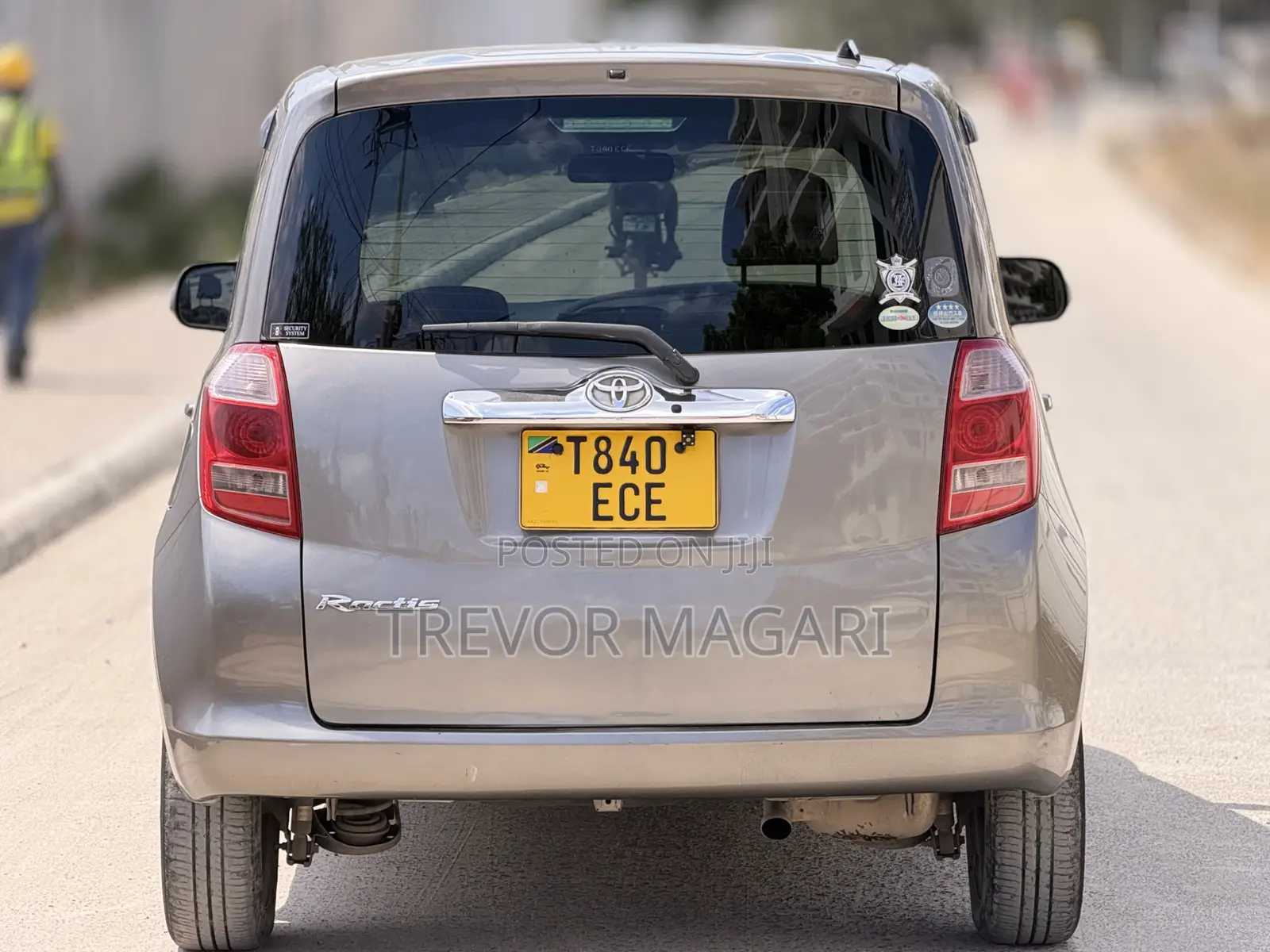 Toyota Ractis 2009 Silver