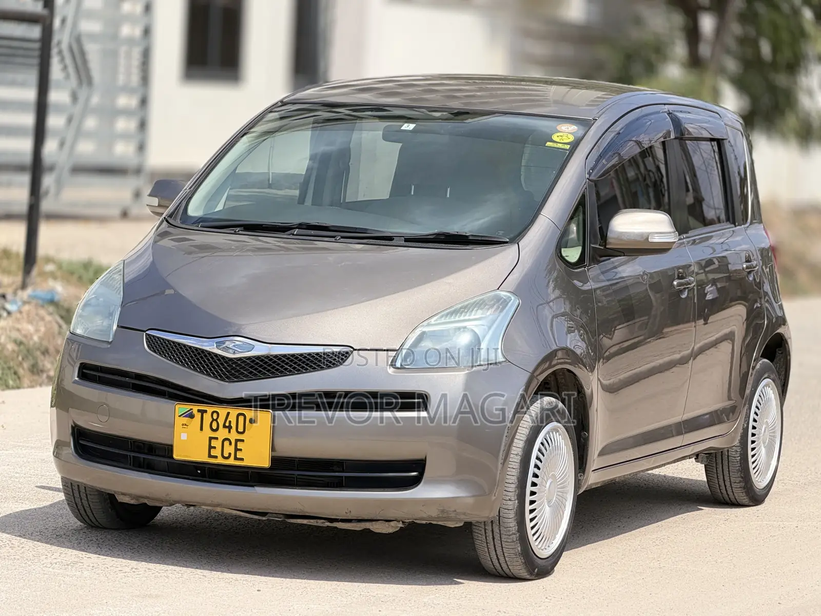 Toyota Ractis 2009 Silver