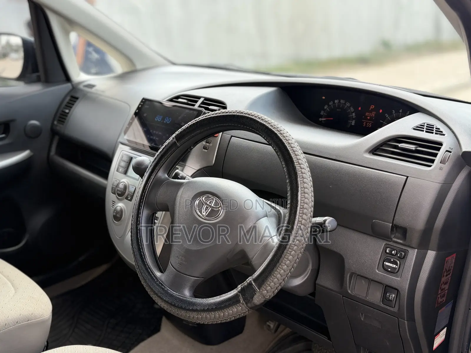 Toyota Ractis 2009 Silver