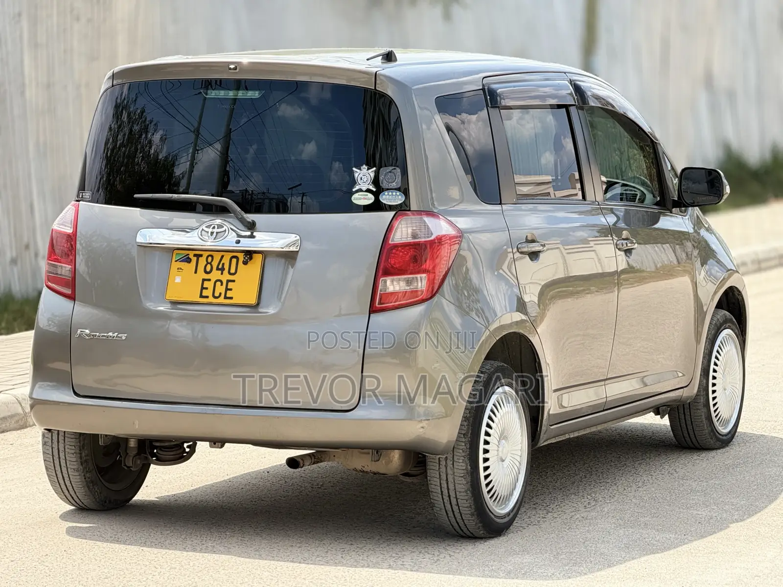 Toyota Ractis 2009 Silver