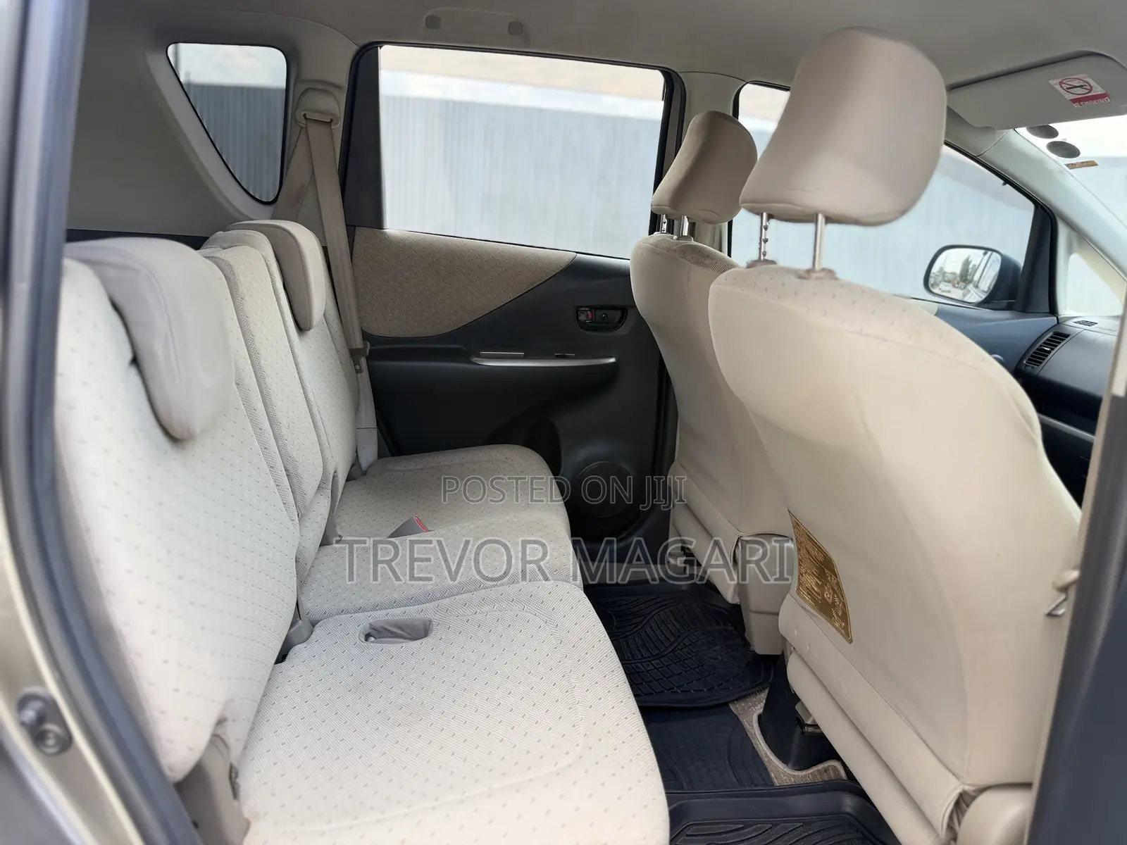 Toyota Ractis 2009 Silver