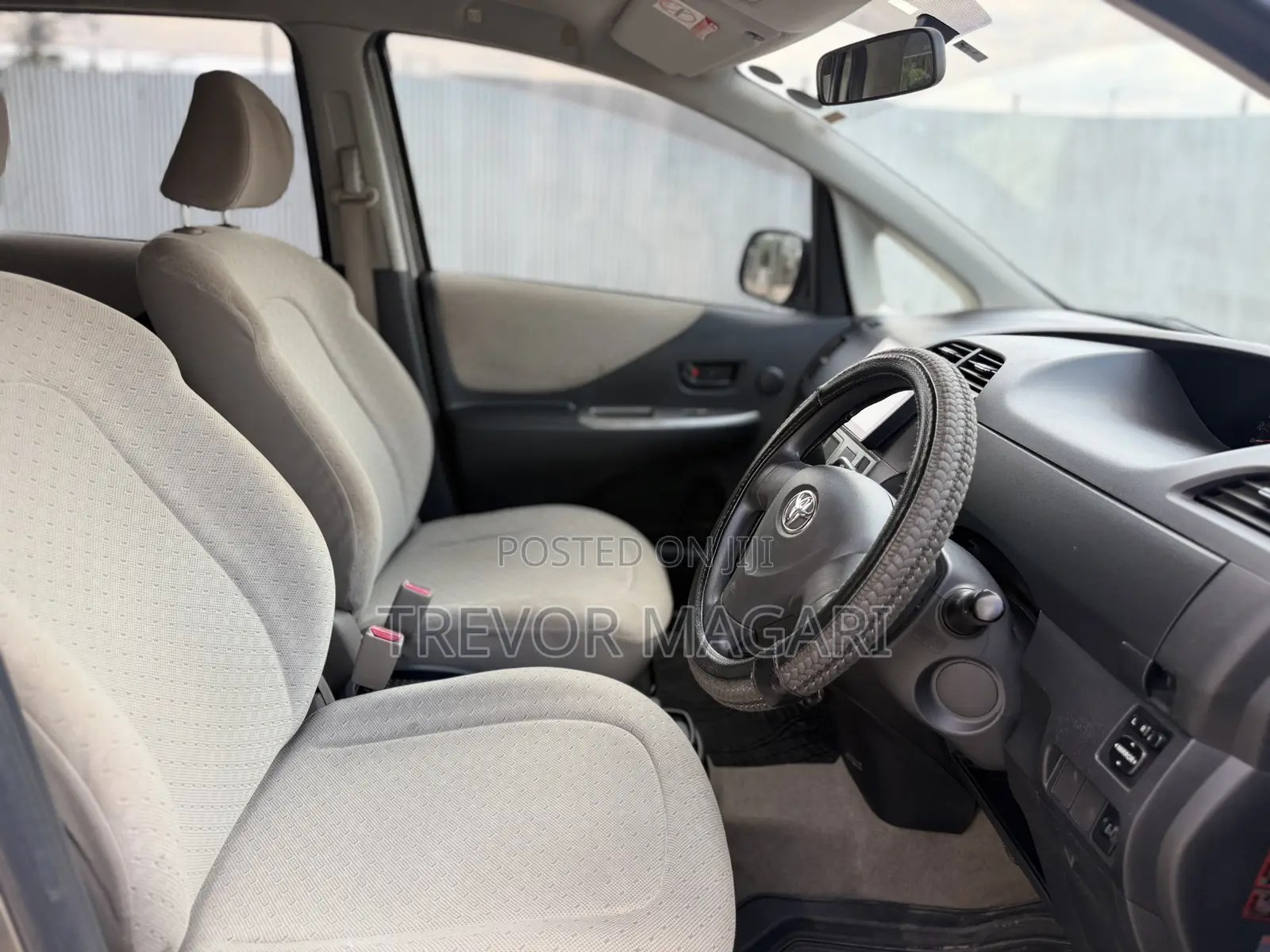 Toyota Ractis 2009 Silver