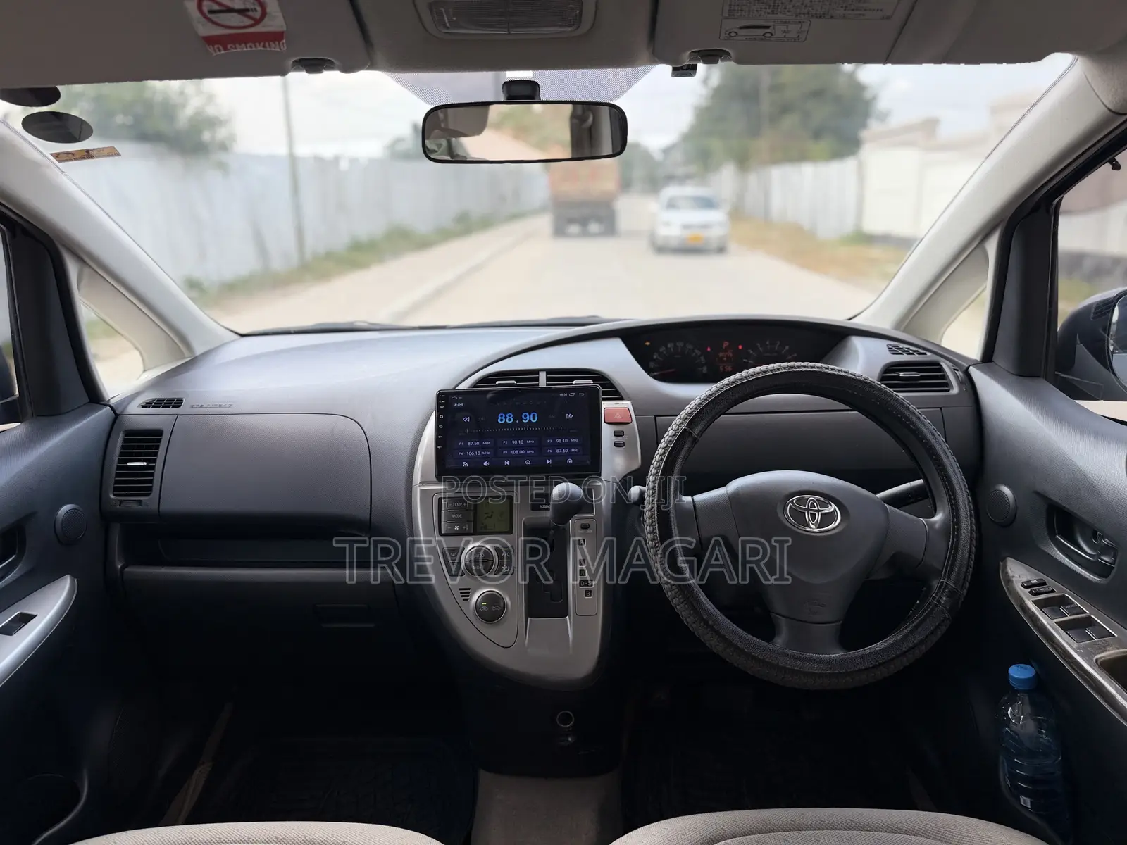 Toyota Ractis 2009 Silver