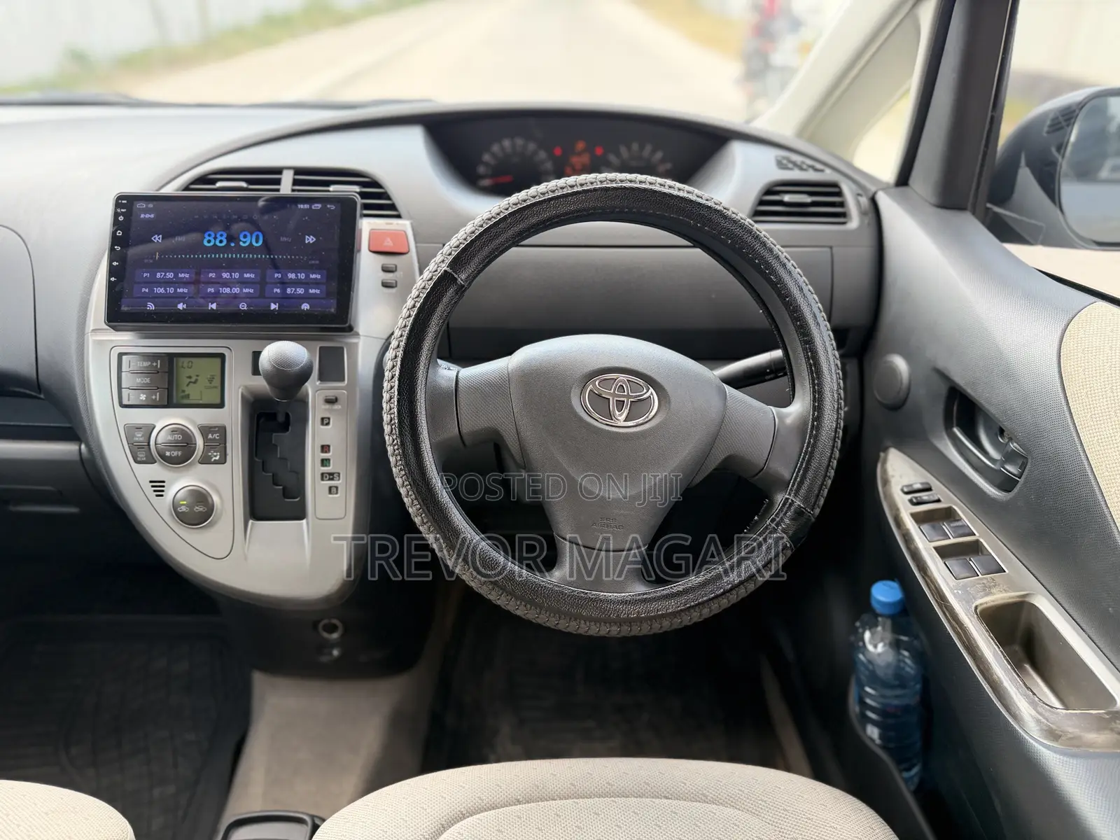 Toyota Ractis 2009 Silver