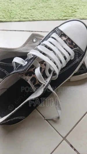Unisex Sneakers