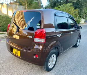 Toyota Porte 2013 Ivory