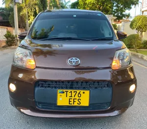 Toyota Porte 2013 Ivory
