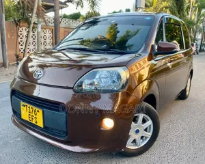Toyota Porte 2013 Ivory
