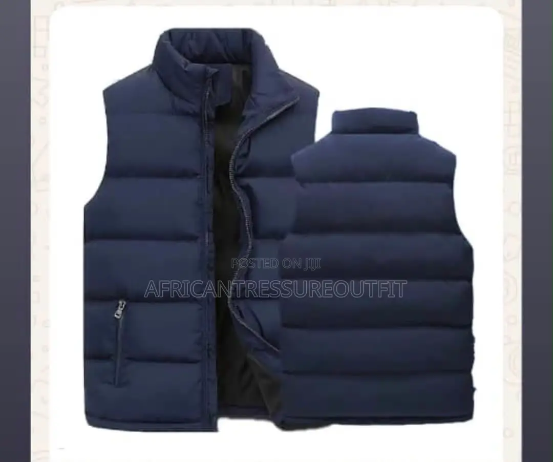 Nike Men Puffer Vest Featuring Contrasting White Logo |Nike