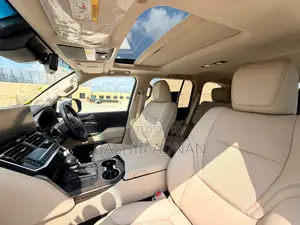 Toyota Land Cruiser LC300 2025 White