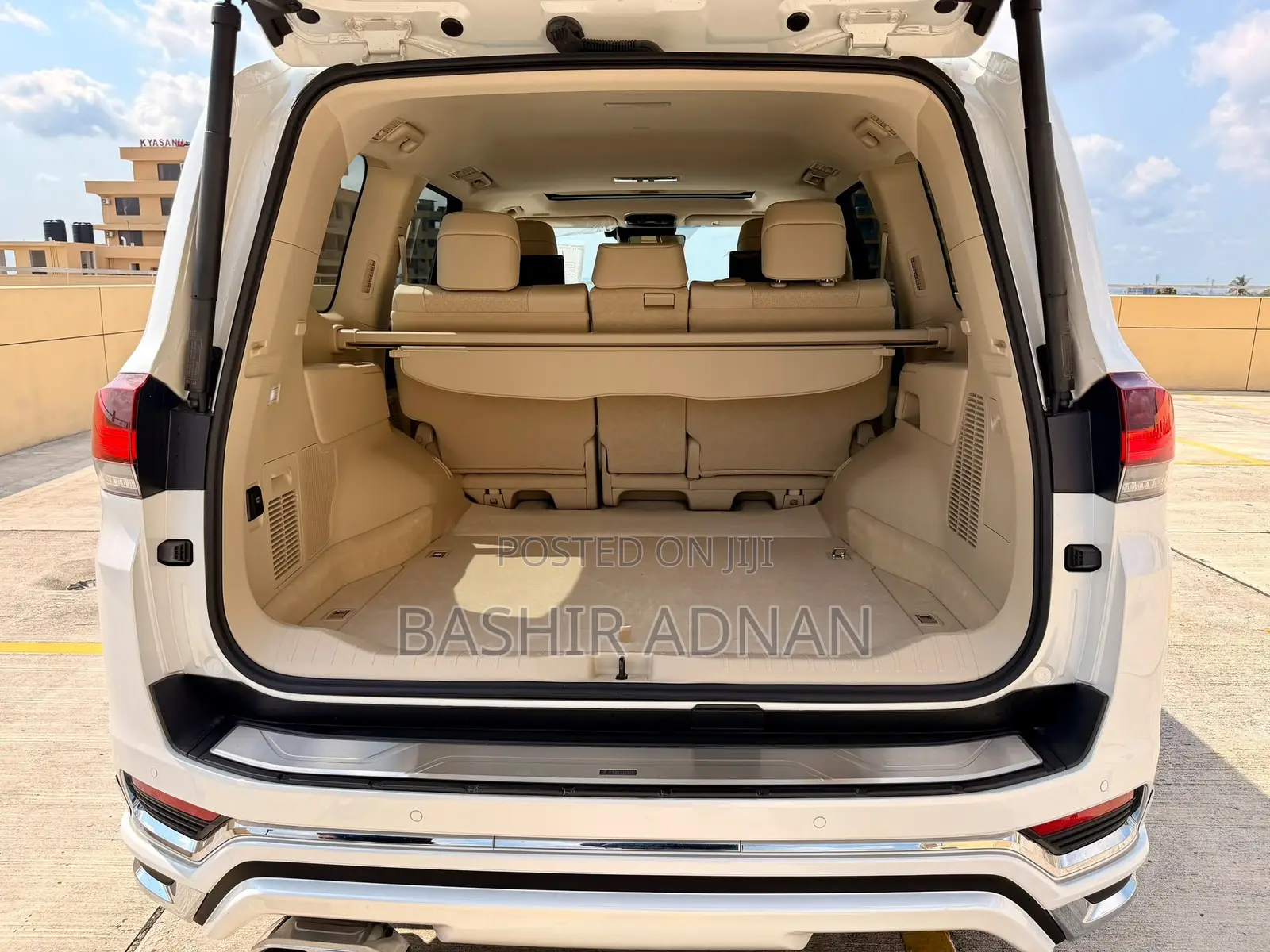 Toyota Land Cruiser LC300 2025 White