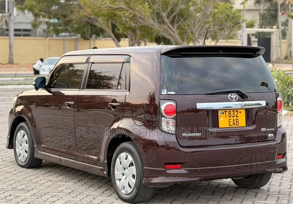 Toyota Corolla Rumion 2010