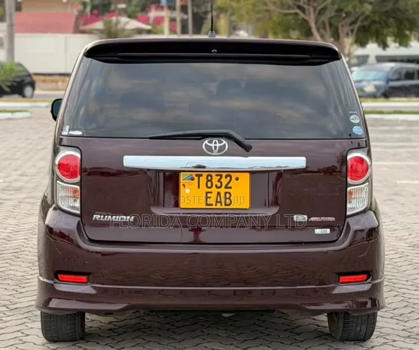 Toyota Corolla Rumion 2010