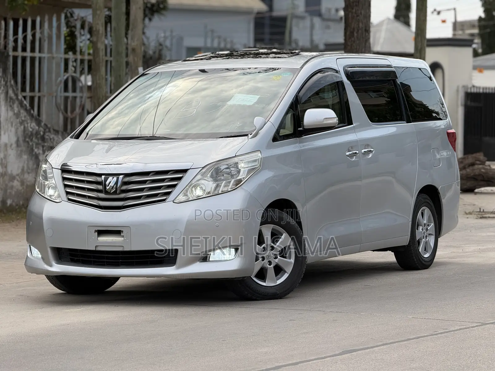 Toyota Alphard 2.4 Petrol AWD 2009 Silver